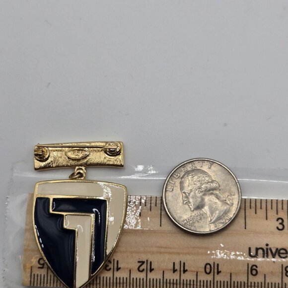 VTG Brooch 80s Gold Tone Black Cream Enamel Trifari Signed Stmt Shield Pin - Picture 9 of 10